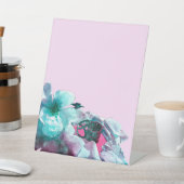 Ringe mit weißen Rosenblättern Sockelschild (In SItu)