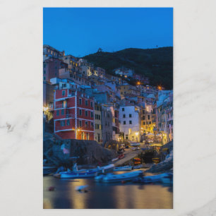 Riomaggiore in der Nacht Cinque Terre Ligurien Ita