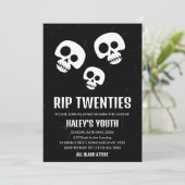 RIP Twenties 20s Skull Funny Funeral 30th Birthday Einladung (Stehend Vorderseite)