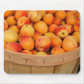 Ripe Apricots in Bushel Basket Mousepad (Vorne)
