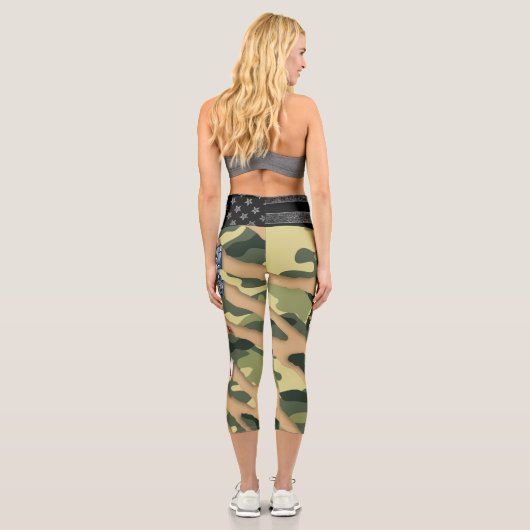 Ripped camouflage grün, und eine US-Flagge. Capri Leggings (Rückseite)