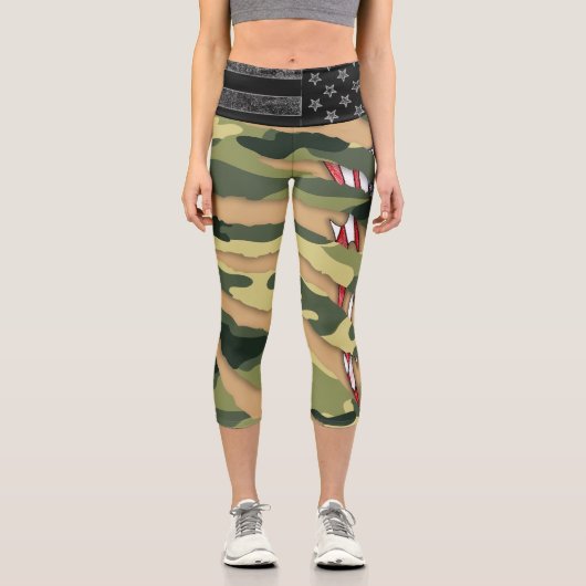 Ripped camouflage grün, und eine US-Flagge. Capri Leggings (Vorderseite)