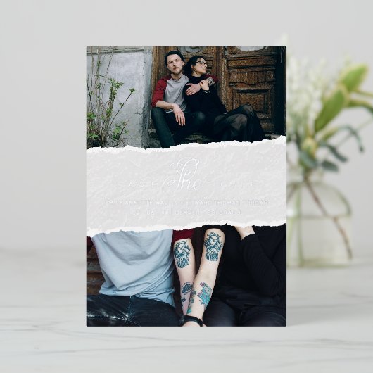 Ripped Paper Effect Wedding Custom Photo Script Folieneinladung (Stehend vorne)