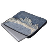 Rippte Jeans Textur, stilvoller Hintergrund. Laptopschutzhülle (Vorne Knopf)