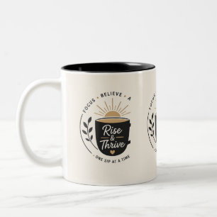 Rise & Thrive – Motivierendes Tassendesign Zweifarbige Tasse