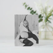 Riskiertes Vintages Dessous-Modell Postkarte (Stehend Vorderseite)