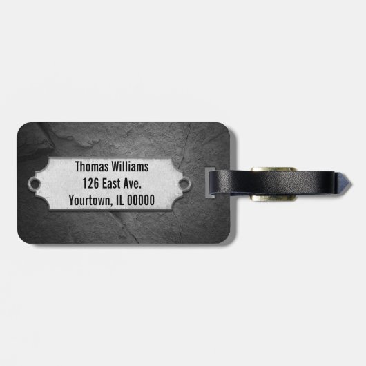 Risse schwarzer Stein Textur mit Metallmarke Gepäckanhänger (Rückseite horizontal)
