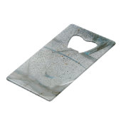 Risse und dreckige Gras Kreditkarten Flaschenöffner (Rückseite Schrägansicht)