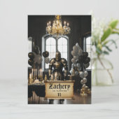 *~* Ritter in Armor Mittelalter Thema AP88 Geburts Einladung (Stehend Vorderseite)