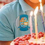Ritter Wappen 10. Geburtstag Knopf Button<br><div class="desc">Spaß Wappen heraltrocken Löwe,  königliche Krone,  Stern,  Geburtstag und Name Abzeichen. Personalisieren Sie mit Ihren Rittern Geburtstagsdetails. Derzeit liest 10 Matthew. Originale Kunst und Design von Sarah Trett für www.mylittleeden.com</div>