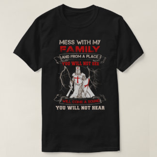 Rittertempel mit meiner Familie und aus dem Plac T-Shirt