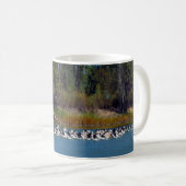 "River Murray's Fishermen: A Pelican Ansammlung" Kaffeetasse (VorderseiteRechts)