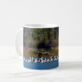 "River Murray's Fishermen: A Pelican Ansammlung" Kaffeetasse (Vorderseite Links)