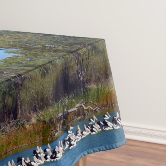 "River Murray's Fishermen: A Pelican Ansammlung" Tischdecke (Beispiel)