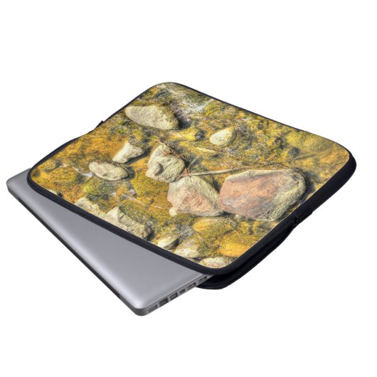 River Rocks Laptopschutzhülle (Vorne Knopf)