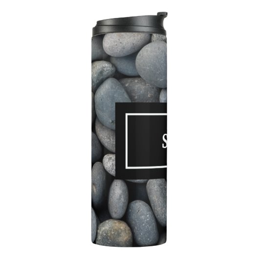River Rocks mit Name und Monogram Thermosbecher (Nach links gedreht)