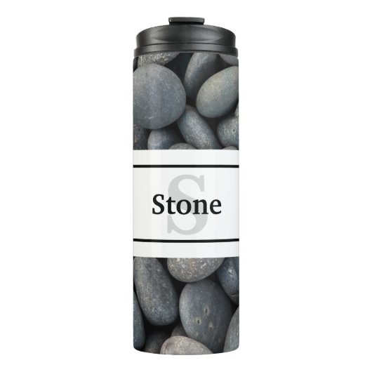 River Rocks mit Name und Monogram Thermosbecher (Vorderseite)