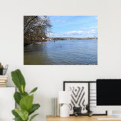 Riverbank von Nierstein in Deutschland Poster (Heimbüro)