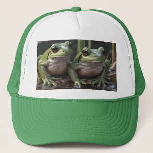 Riverbound Wonders: Zwei plump Green Frogs By Rive Truckerkappe