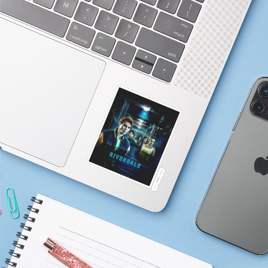Riverdale Flooding Hallway Poster Aufkleber (Laptop mit iPhone)