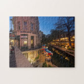 Riverwalk bei Dämmerung im Stadtzentrum von San An Puzzle (Horizontal)