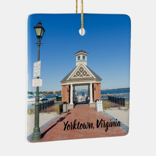 Riverwalk Landing in Yorktown Virginia Keramikornament (Rechts)