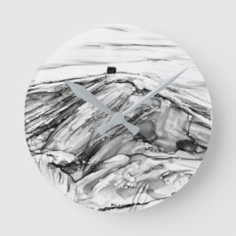 Rivington Pike Horwich Castle in Schwarzweiß Runde Wanduhr