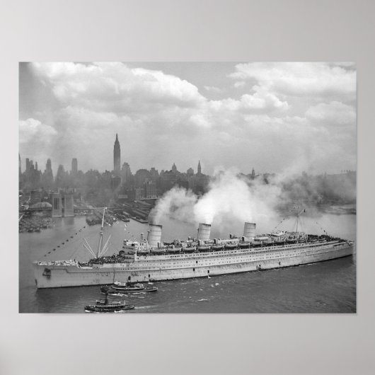 RMS Queen Mary Ankunft im Hafen von New York Poster (Vorne)