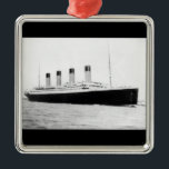 RMS Titanic Fahrgastfährschiff Ornament Aus Metall<br><div class="desc">RMS Titanic war ein britisches Passagierschiff, das am 15. April 1912 im Nordatlantik versank, nachdem sie während ihrer Jungfernfahrt von Southampton, Großbritannien nach New York City, USA, mit einem Eisberg kollidierte. Der Untergang der Titanic führte zum Tod von mehr als 1.500 Menschen in einem der tödlichsten maritimen Desaster der Geschichte....</div>