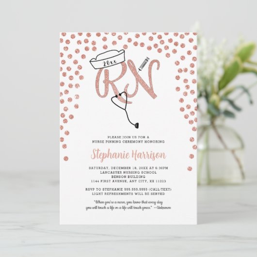 RN Krankenschwester Abschluss Rose Gold Konfetti P Einladung (Stehend Vorderseite)