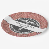 RN Nurse Abschluss Rose Gold Glitzer Personalisier Pappteller (Schrägansicht)