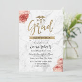 RN Nurse Graduation Party Blumenweißer Marmor Einladung (Stehend Vorderseite)