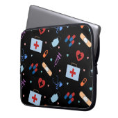 RN Nurse Nursing Student | Medizinisches Muster Laptopschutzhülle (Vorderseite Links)