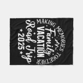 Road Trip 2025 Familienurlaub Erinnerungen Mat Fleecedecke (Vorderseite (Horizontal))