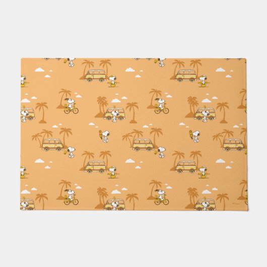 Road Trippin | Peanuts Snoopy Beach Pattern Fußmatte (Vorderseite)