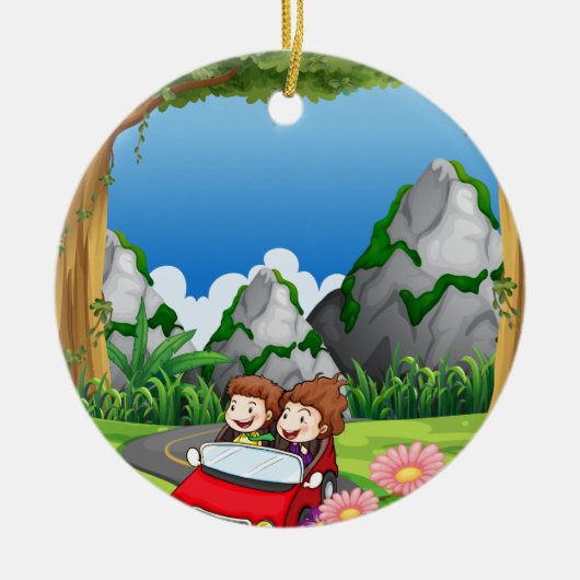 RoadtripPeople Reiten entlang dem grünen Wald Keramik Ornament (Vorne)