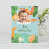 Roaring Dinosaur Themed Customizable Foto Einladung (Stehend Vorderseite)