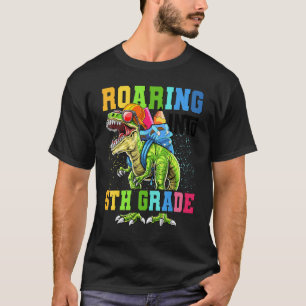 Roaring in 5. Klasse 4 Abschluss Dinos T-Shirt