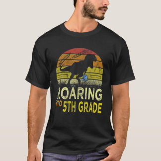 Roaring in 5th Grade Funny Dinosaur zurück nach Sc T-Shirt