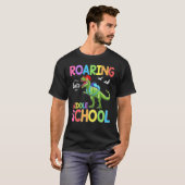 Roaring in der Mittelschule Dinosaurier Student zu T-Shirt (Vorne ganz)