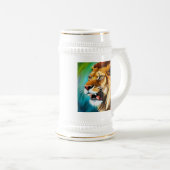 Roaring Lion Side Posed Portrait-57566 Bierglas (VorderseiteRechts)