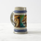 Roaring Lion Side Posed Portrait-57566 Bierglas (Vorderseite Links)