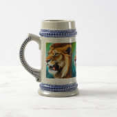 Roaring Lion Side Posed Portrait-57566 Bierglas (Links)