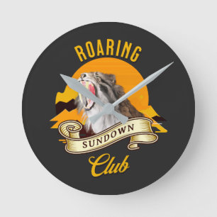 Roaring Sundown Club Saberzahntiger Runde Wanduhr