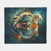Roaring Tiger Moonlit Dschungel Fleecedecke (Vorderseite (Horizontal))