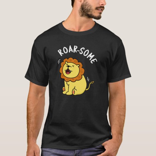 Roarsome Funny Roaring Lion Pun Dark BG T-Shirt (Vorderseite)