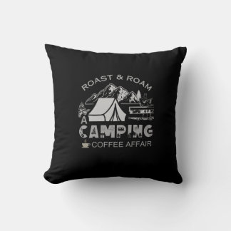 Roast & Roam-A Camping KaffeeAffäre Design Kissen
