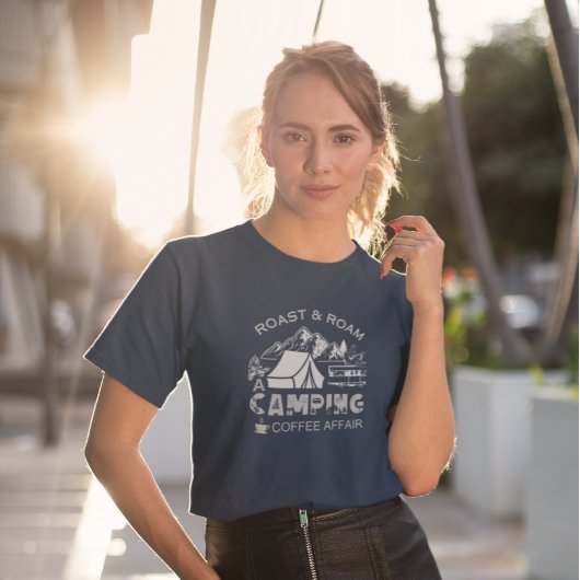 Roast & Roam-A Camping KaffeeAffäre Design T-Shirt