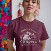 Roast & Roam-A Camping KaffeeAffäre Design T-Shirt