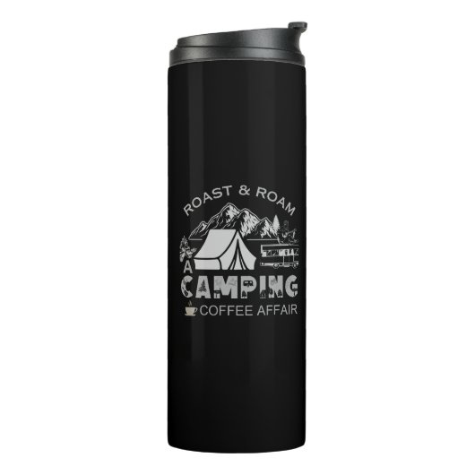 Roast & Roam-A Camping KaffeeAffäre Design Thermosbecher (Nach links gedreht)